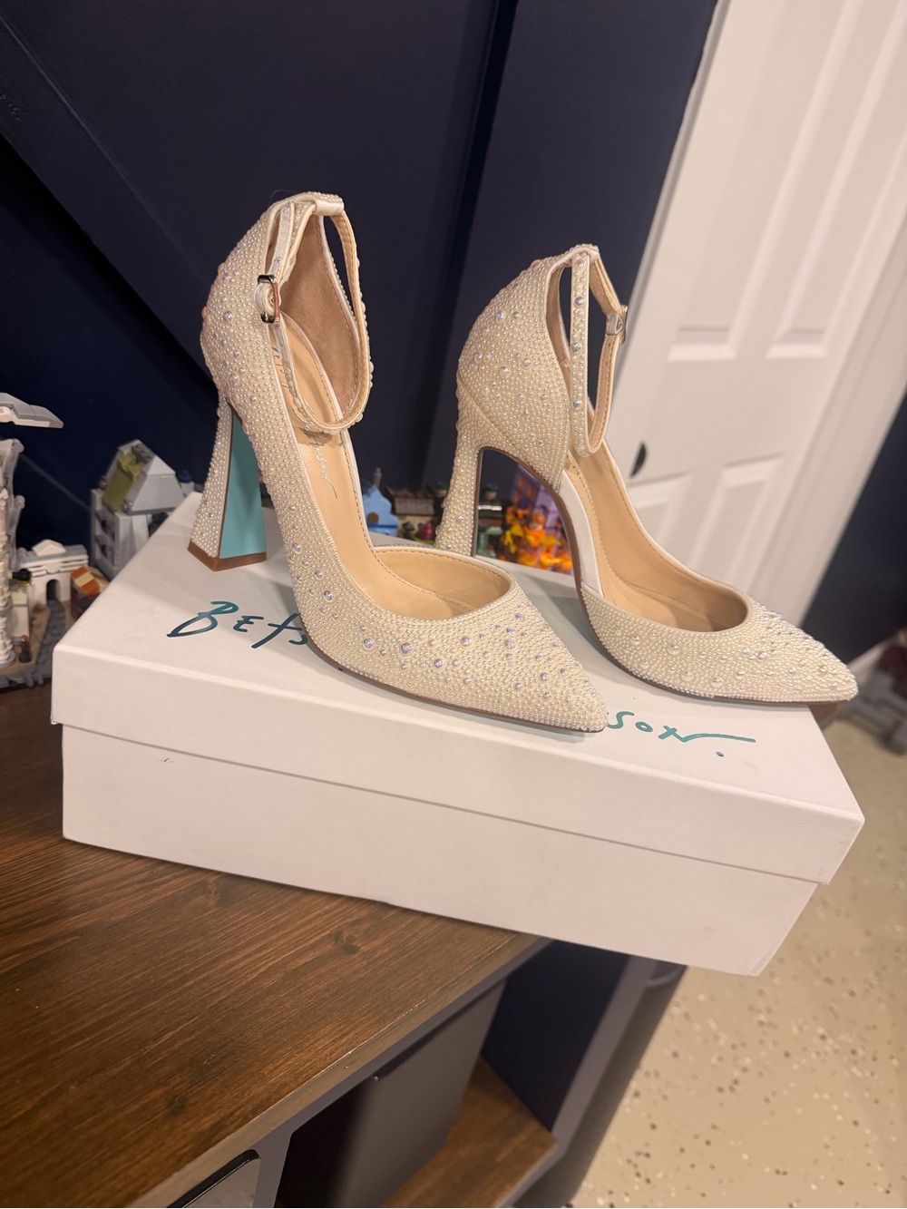 Betsey Johnson Ramsy Pearl Rhinestone Heels Size 6 NIB Bridal